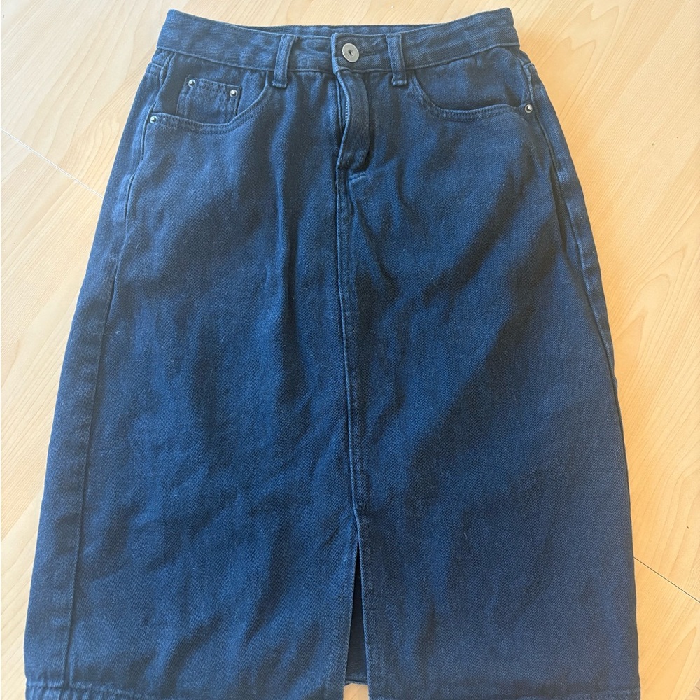 Dark Wash Denim Midi Skirt with Front Slit – Size M